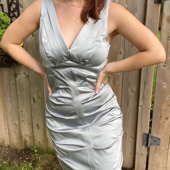 Le Chateau silver formal dress - Picture 2 of 10